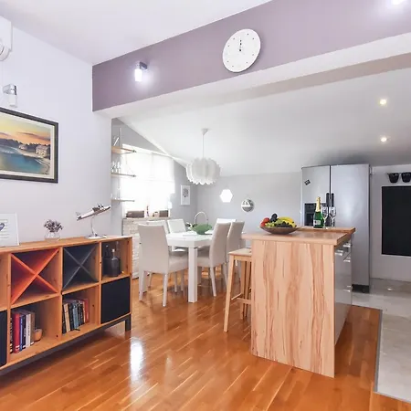 Larisa * Gornji Karin