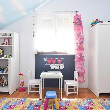 Larisa * Gornji Karin