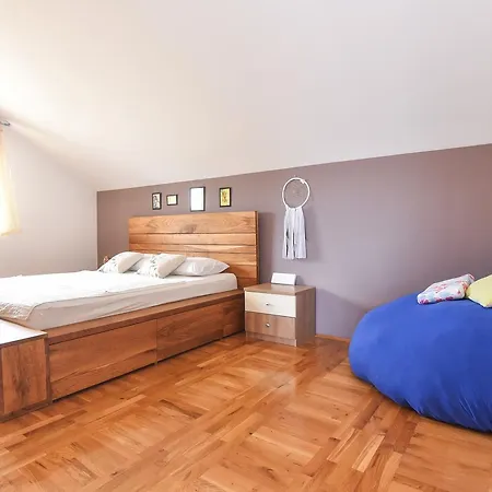 Daire Larisa Gornji Karin