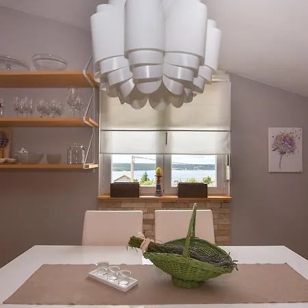 Larisa * Gornji Karin