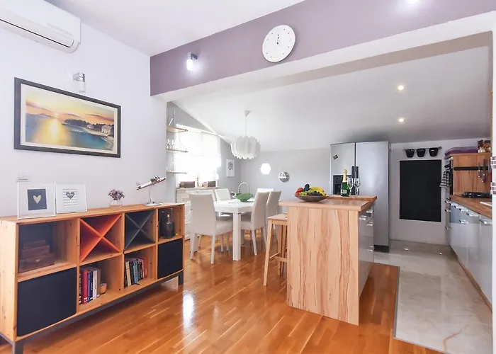 Larisa * Gornji Karin