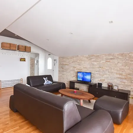 Apartment Larisa *