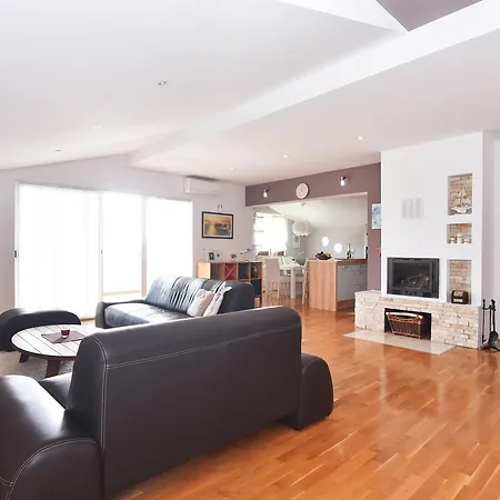 Apartment Larisa Gornji Karin